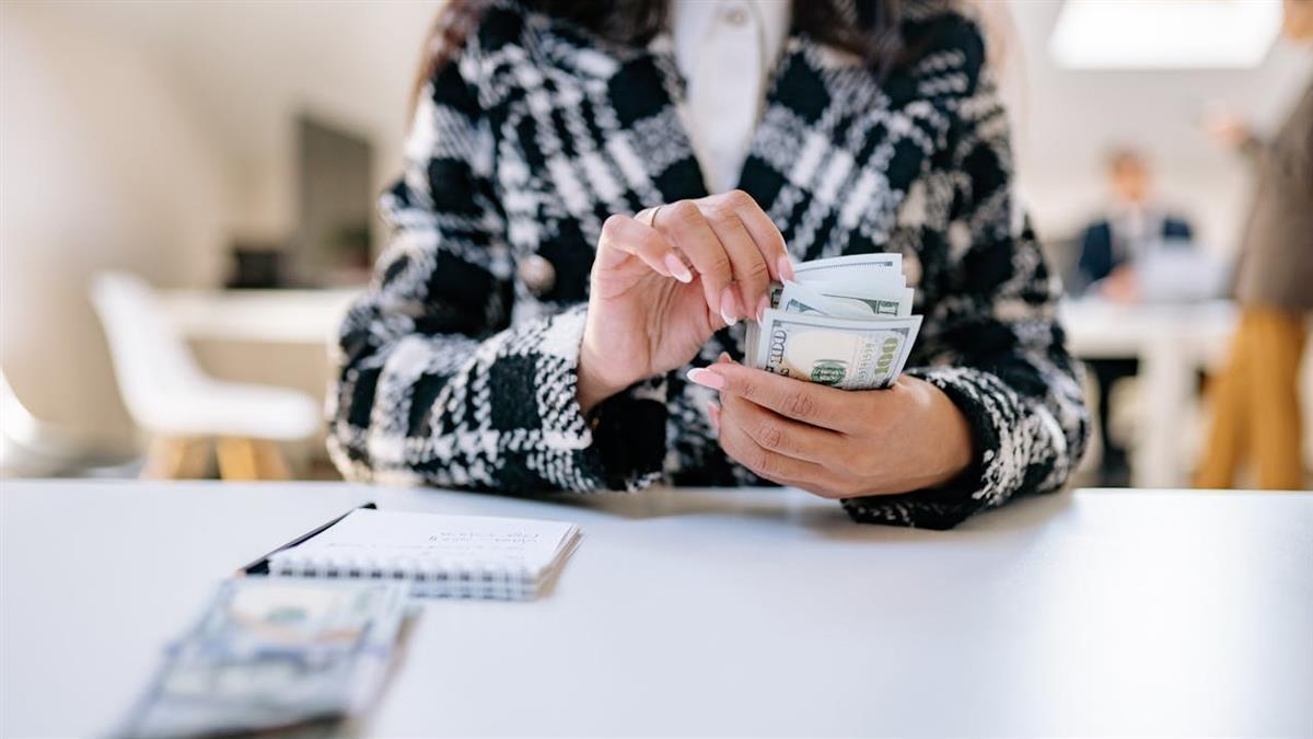 1張椅子改變人生！ 夫妻每週「只花8小時」1策略年賺超過900萬