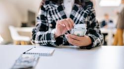 1張椅子改變人生！ 夫妻每週「只花8小時」1策略年賺超過900萬