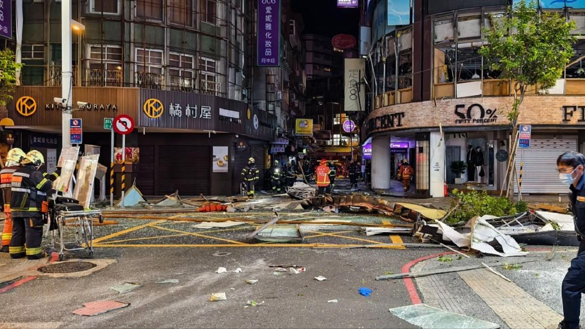 板橋定食8深夜氣爆！ 招牌、玻璃砸落街頭 路過民眾6傷