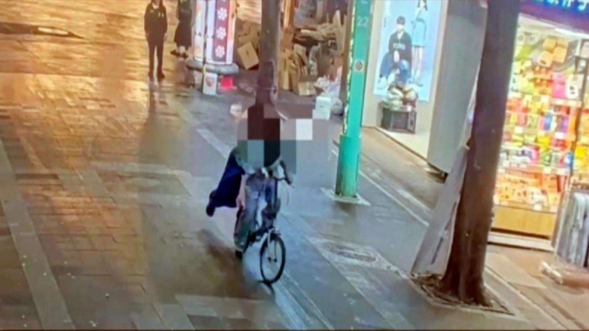 無業男假裝買彩券！ 欺身障者不便「搶了就跑」 熱心路人出手了