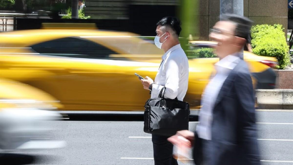 主計總處：10月經常性薪資48252元 創近26年單月新高