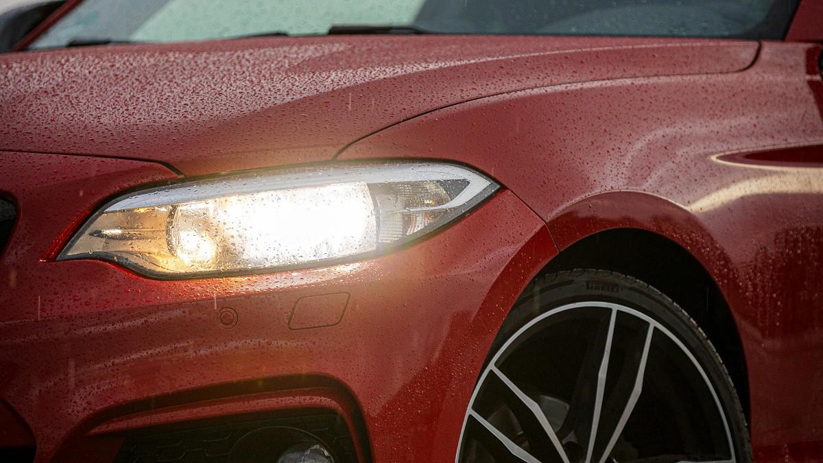 路邊停車怎打燈？ 一票車主都搞錯 最高可罰3600元