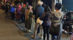 艋舺龍山寺受理現場點燈 800張號碼牌30分鐘搶光