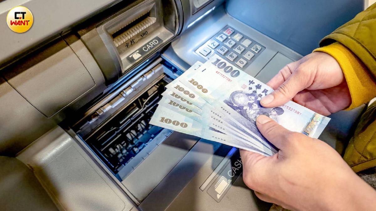 最低工資連10漲！ 元旦起月薪29500元、時薪196元247萬